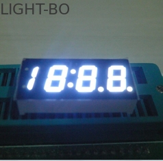 Beyaz parlak 4 basamaklı sayısal 7 Segment LED için araba saat göstergesi görüntülenir.